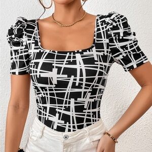 Abstract Print Short Sleeve Squareneck Top NEW 🏷️